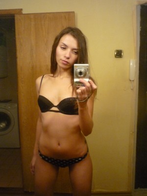 escort girl Coralie